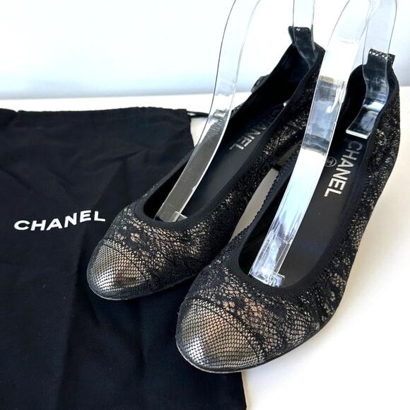 CHANEL Black Gold Metallic Cap Toe Stretchy Block Heel Pumps IT 40 - Picture 16 of 16